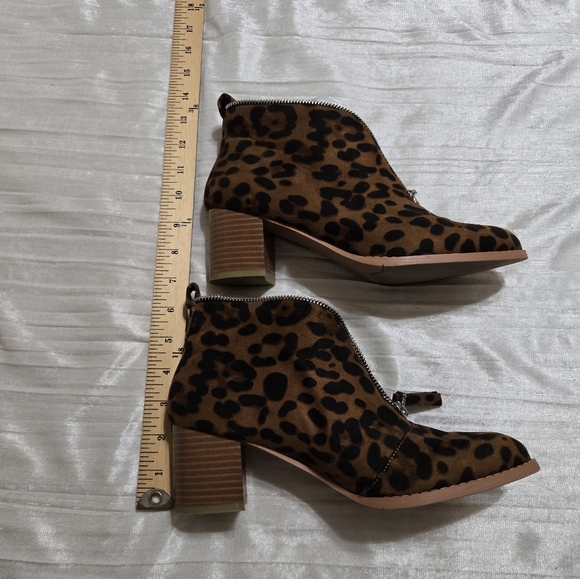 Faux Suede Zip Up Leopard Print Booties. Size 7 1/2 EUC! - Picture 5 of 8